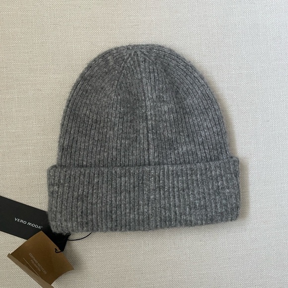 VERO Moda Wool Blend Gray Beaded Knit Beanie Hat - Picture 2 of 4
